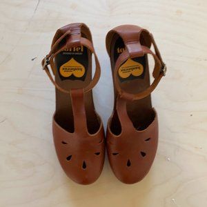 Hasbeen | Cognac Leather T-Strap Mary-Jane Clogs Size 39